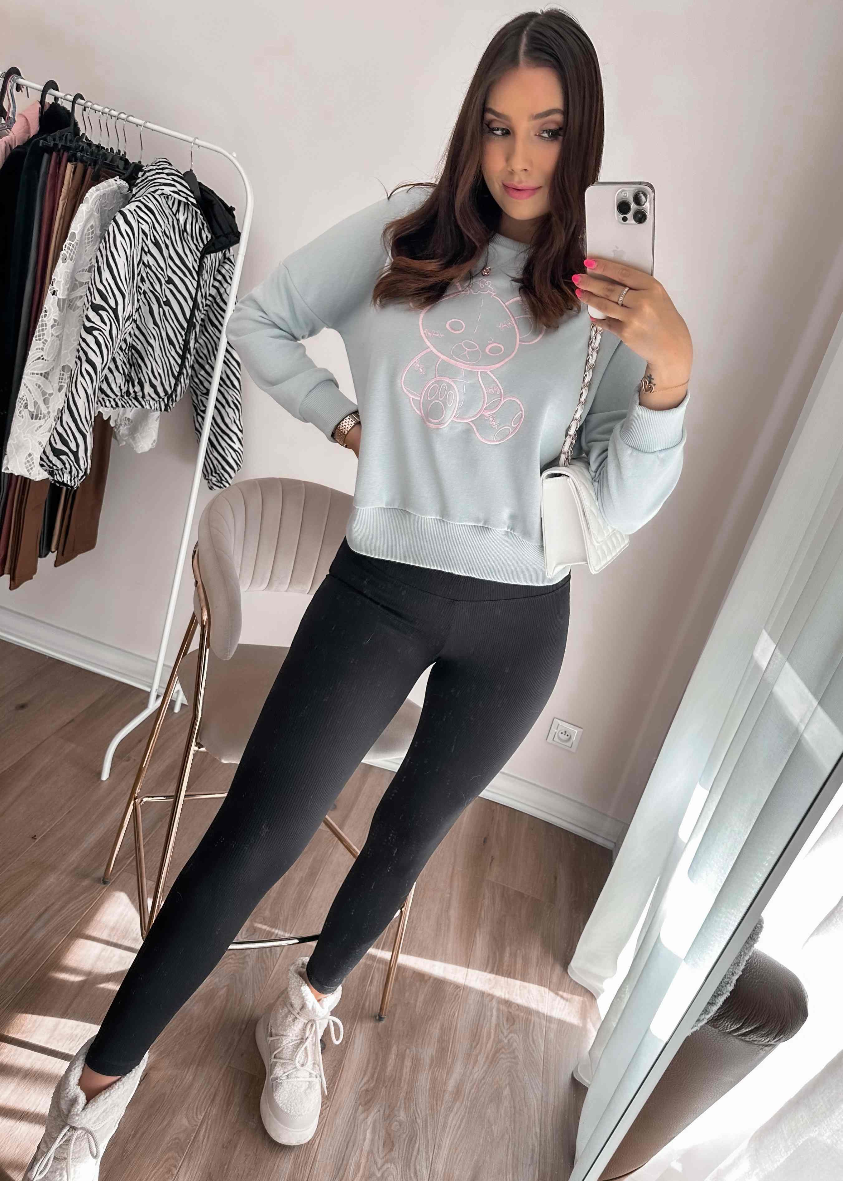 Bluza z haftem misia Sandra niebieska zdjęcie 2