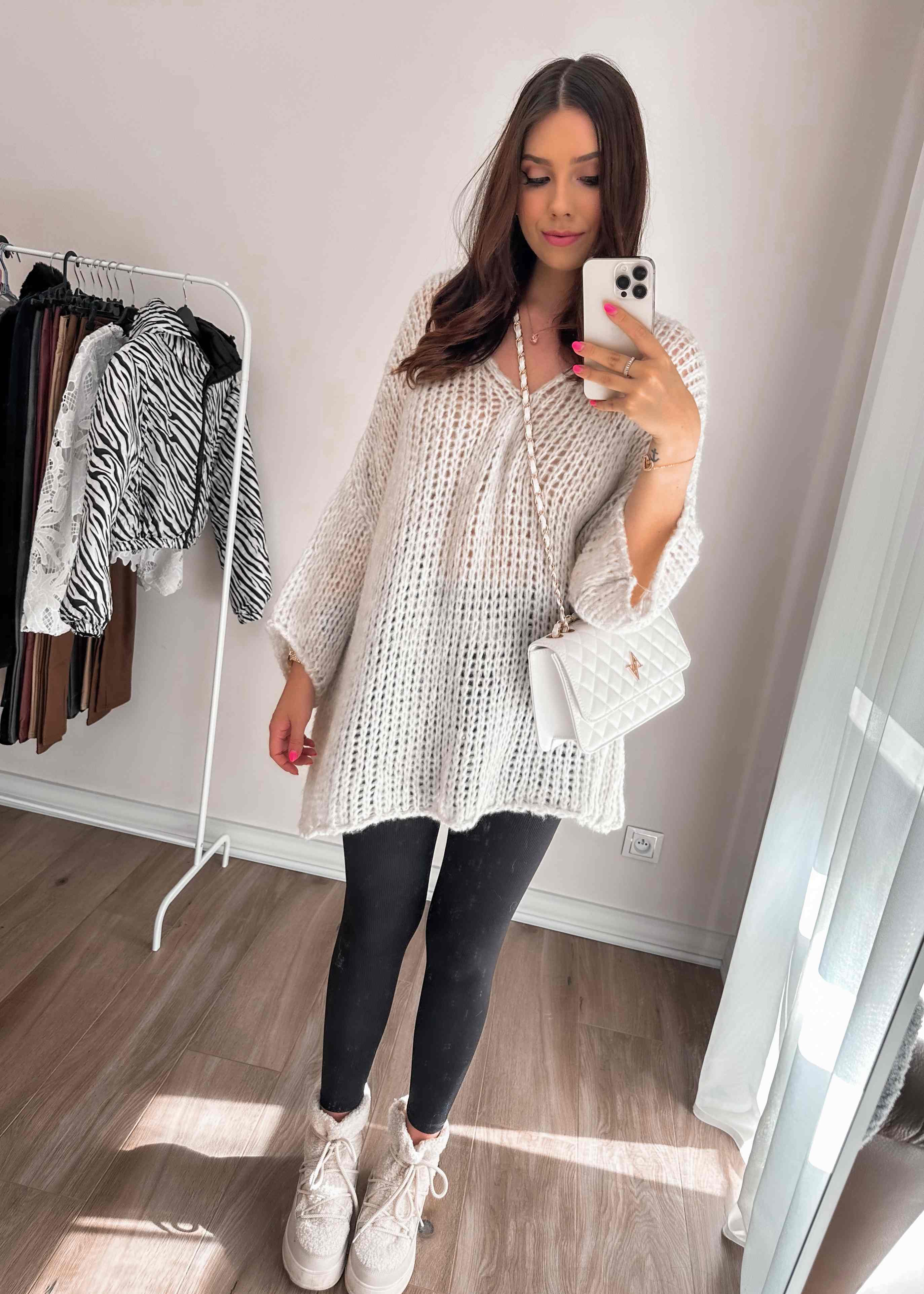 Sweter oversize Niki beżowy zdjęcie 2
